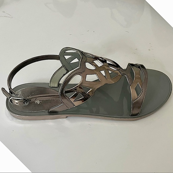 Stuart Weitzman Gelfisher Sandals in Metallic Graphite - Picture 4 of 16
